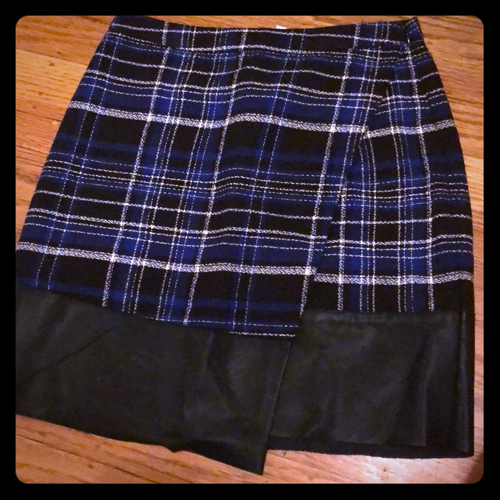Navy and black plaid skirt